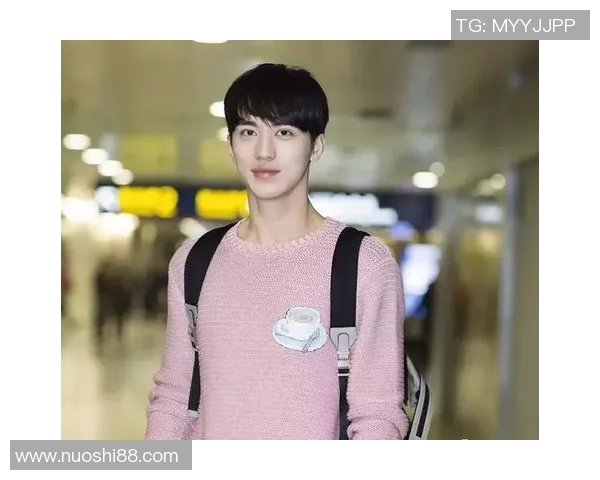 足球明星发型男孩帅气形象展示引领潮流风尚的时尚风格